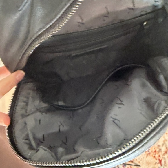 Simply Vera Wang Black Woven Straw Faux Leather Backpack Purse - Picture 7 of 9